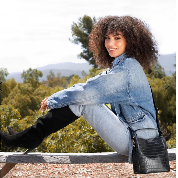 AOTA All of the Above Elena Bucket Bag Black - Picture 2 of 13